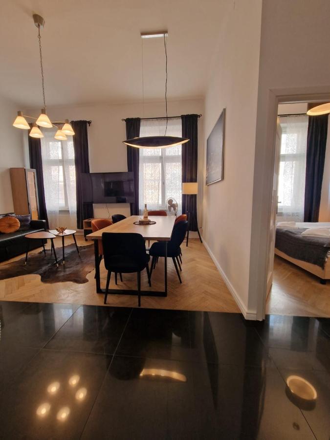 Golden Pearl - Main Square, 100 Sqm, 4 Rooms Krakau Buitenkant foto